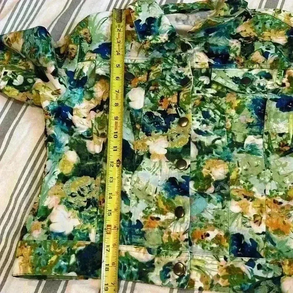 ✨Chadwick’s Petite medium denim jacket - Picture 8 of 8